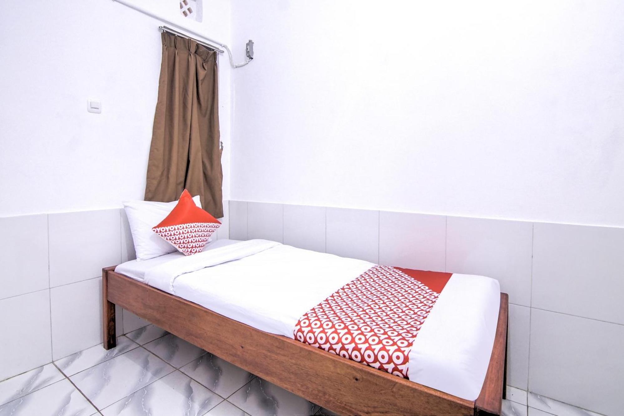 Oyo 3317 Maju Jaya Homestay Syariah Bogor Exterior photo