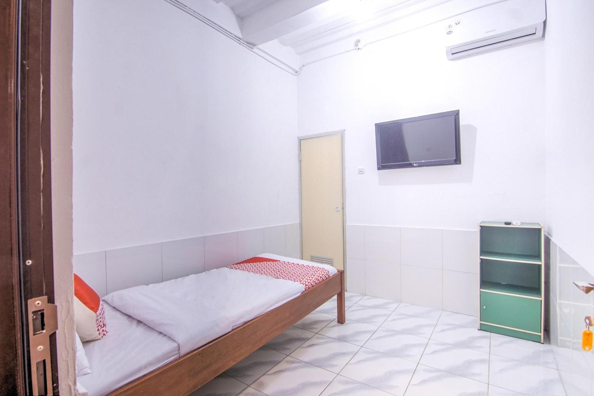 Oyo 3317 Maju Jaya Homestay Syariah Bogor Exterior photo